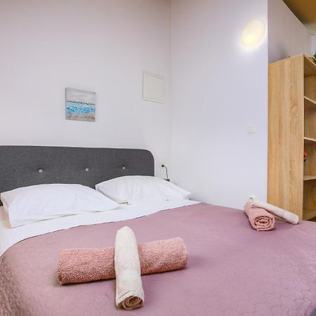 Hotel Prima Insula Glamping à Brusici Extérieur photo