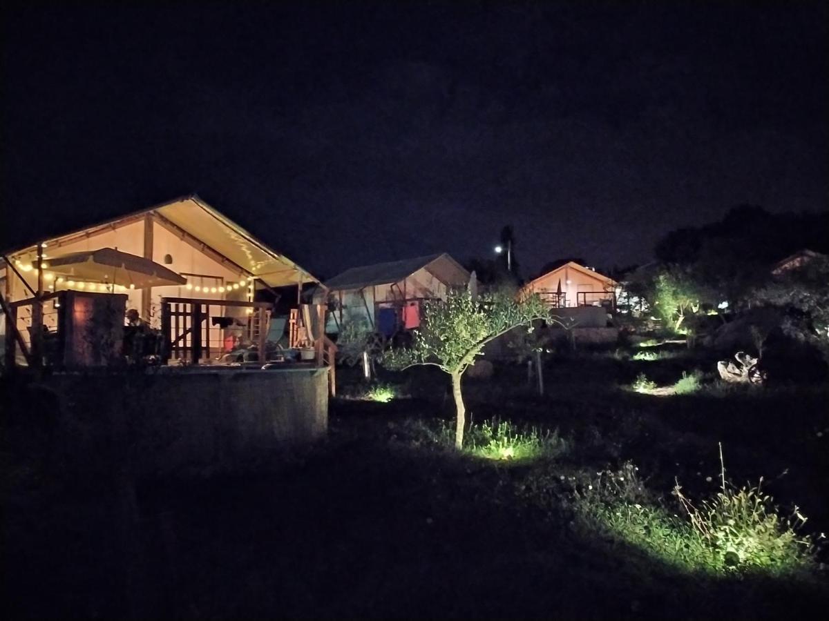 Hotel Prima Insula Glamping à Brusici Extérieur photo