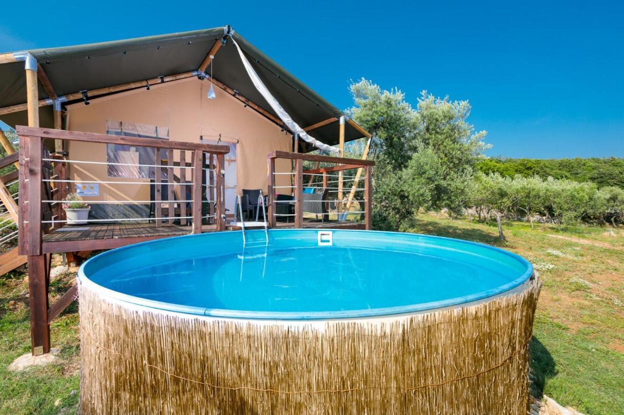 Hotel Prima Insula Glamping à Brusici Extérieur photo