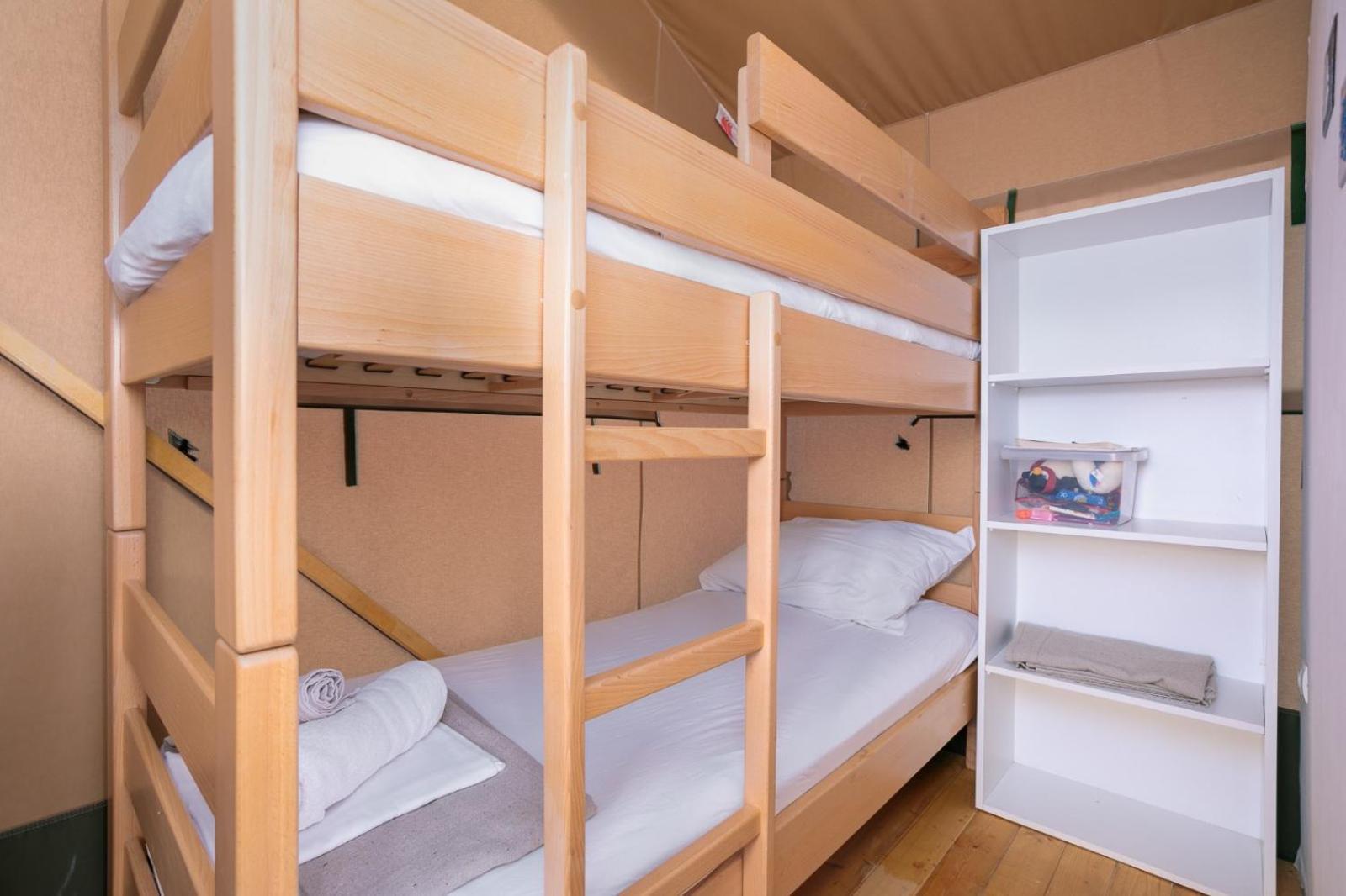 Hotel Prima Insula Glamping à Brusici Extérieur photo