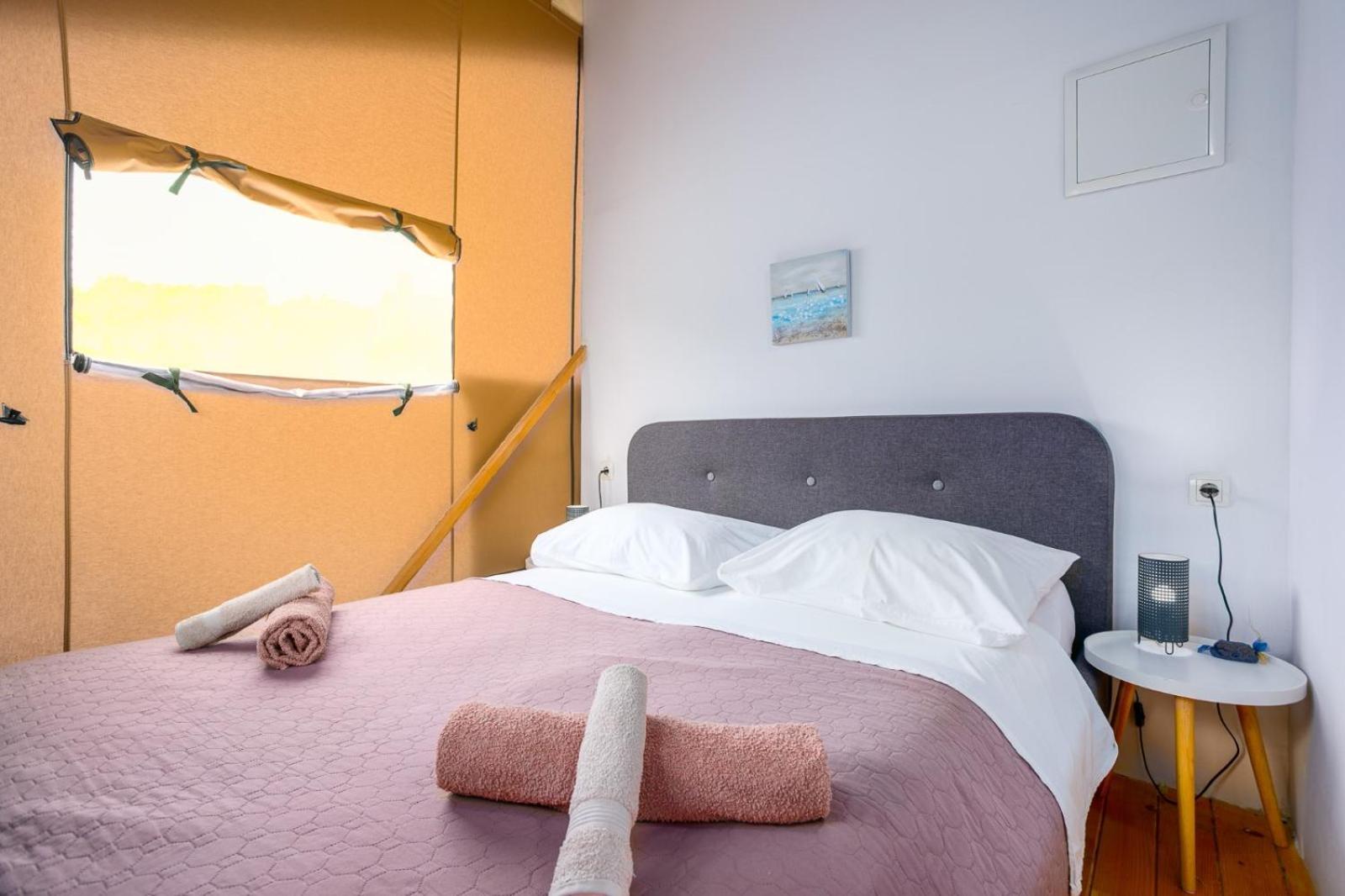 Hotel Prima Insula Glamping à Brusici Extérieur photo