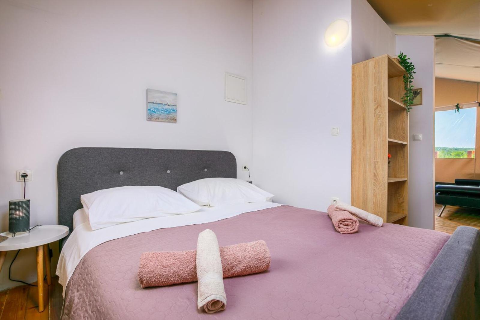 Hotel Prima Insula Glamping à Brusici Extérieur photo