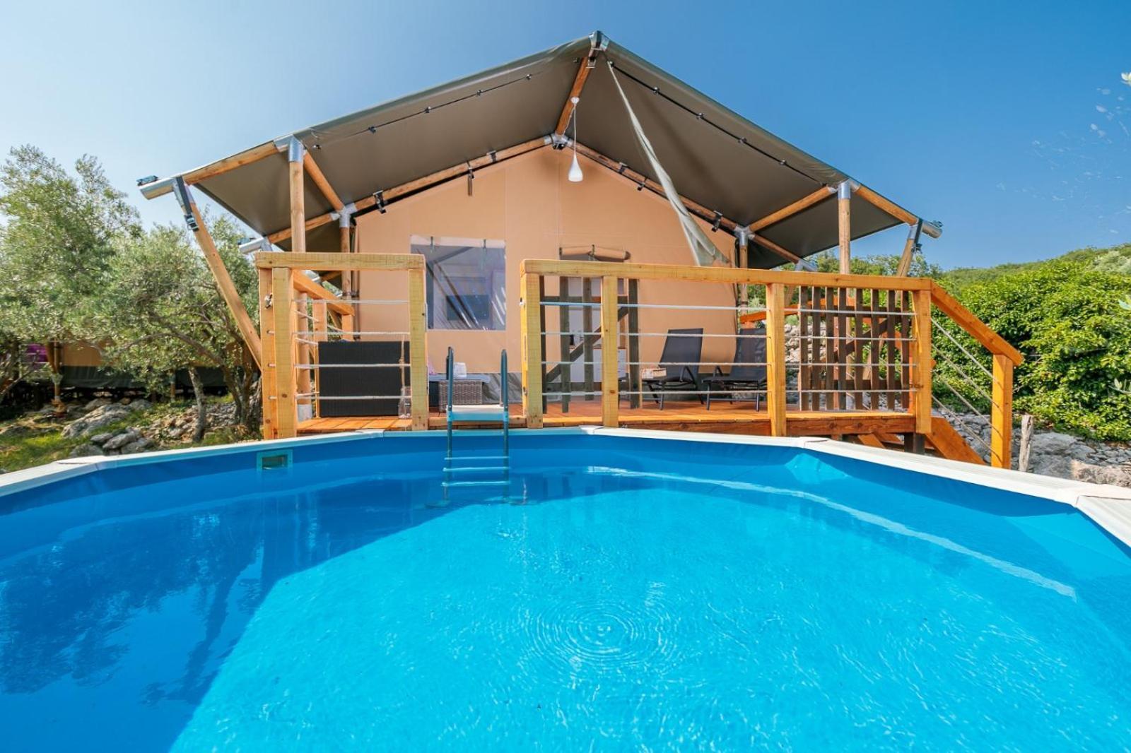 Hotel Prima Insula Glamping à Brusici Extérieur photo