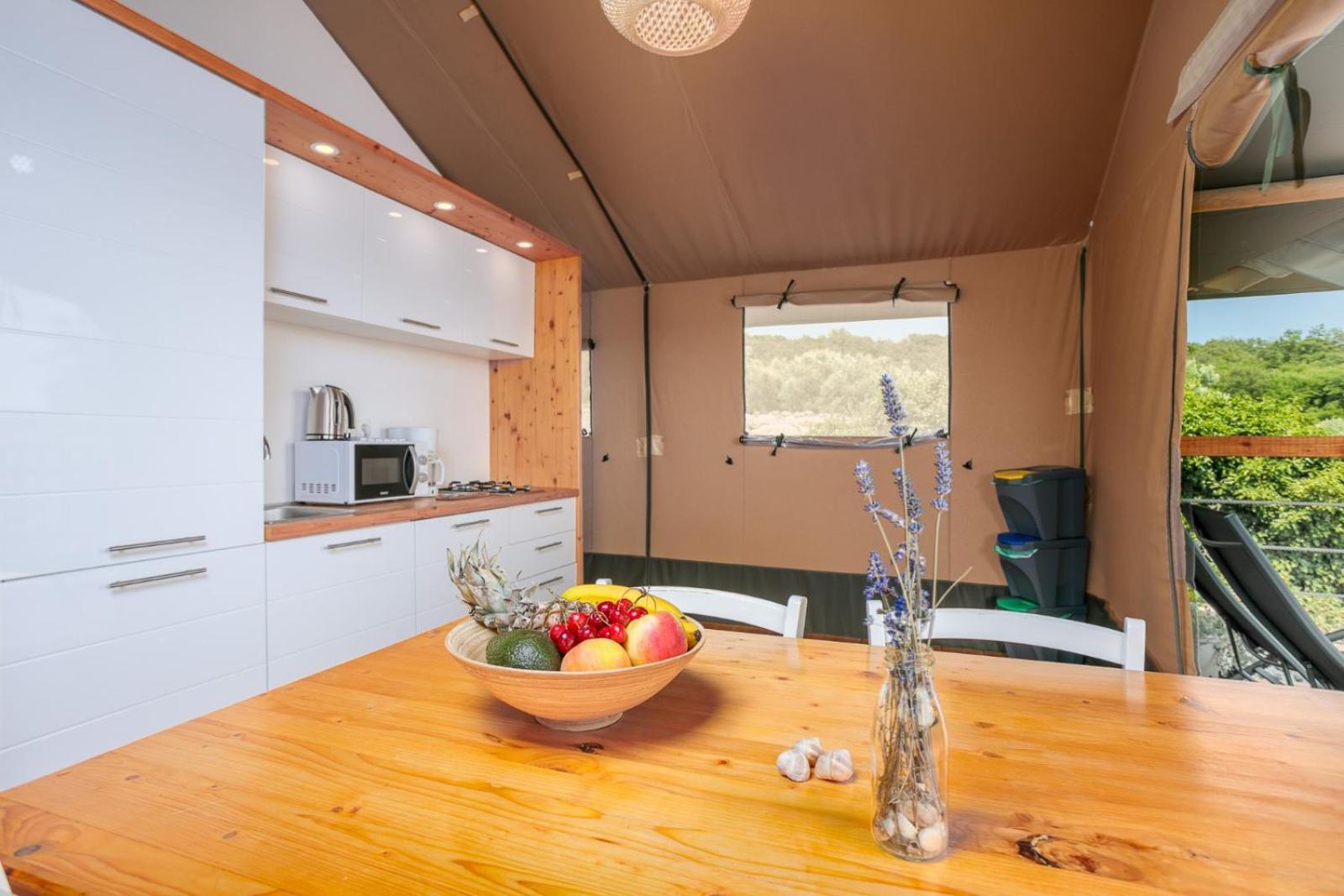 Hotel Prima Insula Glamping à Brusici Extérieur photo