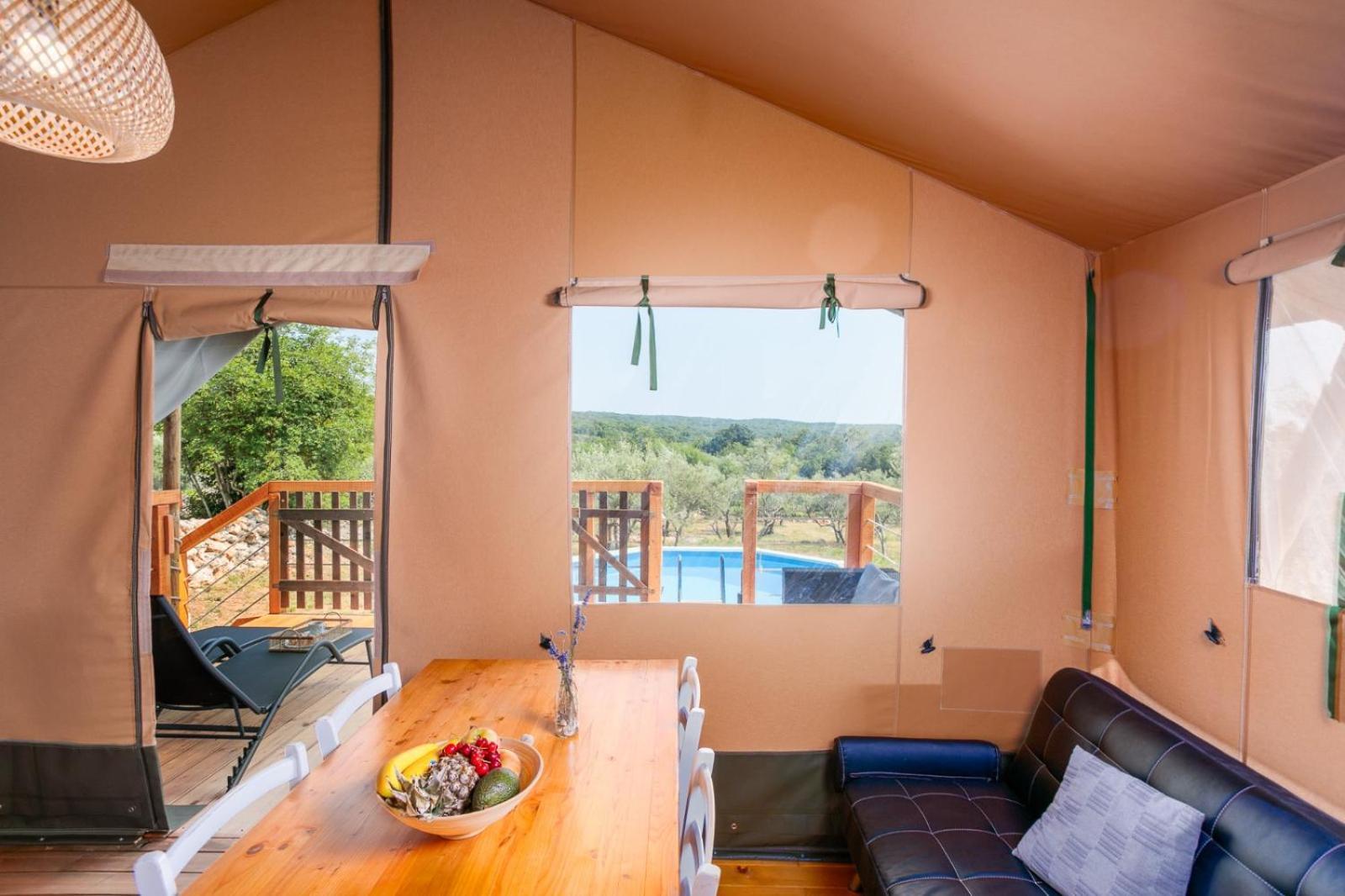 Hotel Prima Insula Glamping à Brusici Extérieur photo
