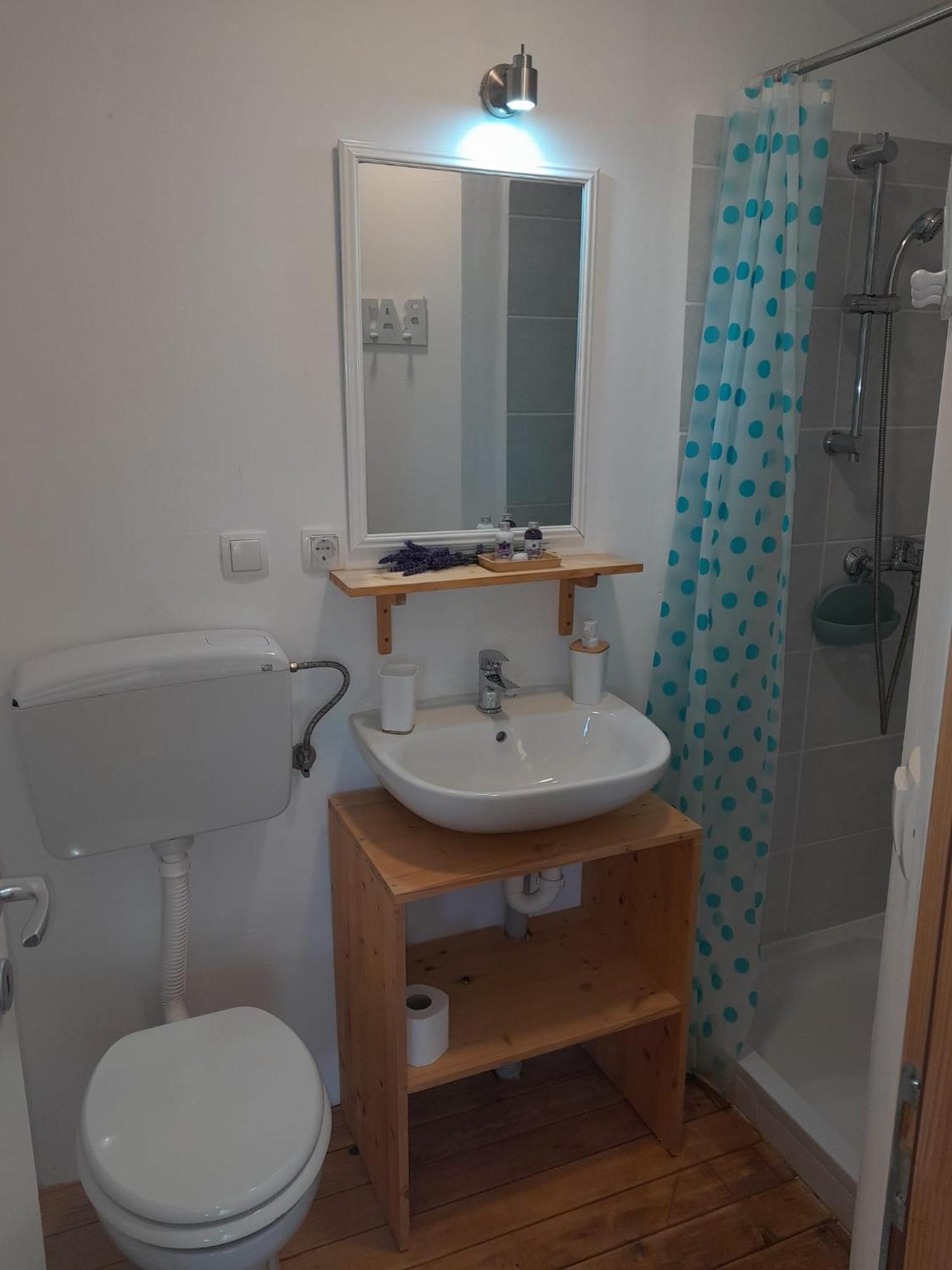 Hotel Prima Insula Glamping à Brusici Extérieur photo
