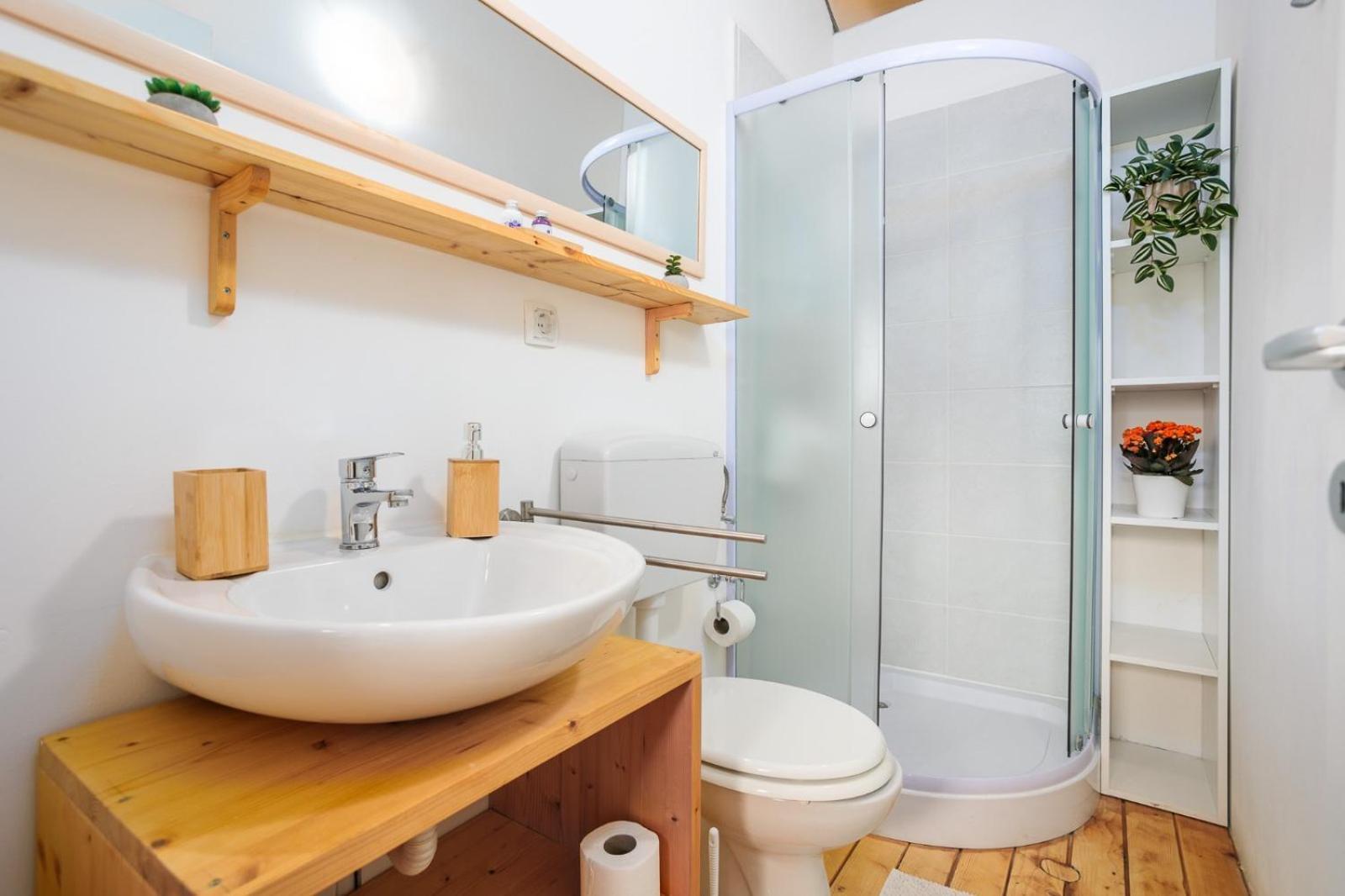 Hotel Prima Insula Glamping à Brusici Extérieur photo
